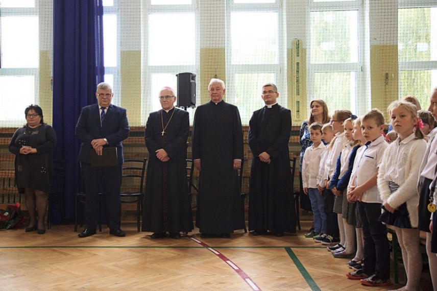 Wizyta w naszej szkole Biskupa Siedleckiego, księdza dr. Kazimierza Gurdy