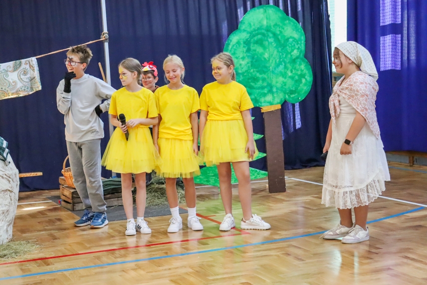 &bdquo;The Ugly Duckling&rdquo; &ndash; niezwykła podr&oacute;ż do świata baśni